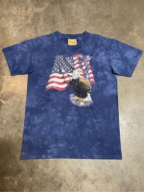 Vintage 90s The Mountain Eagle Flag Graphic Tee USA